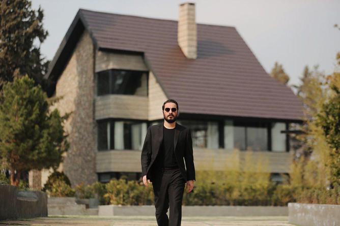 نوید محمدزاده درکنار یک ویلای لاکچری+ عکس نوید محمدزاده درکنار یک ویلای لاکچری+ عکس