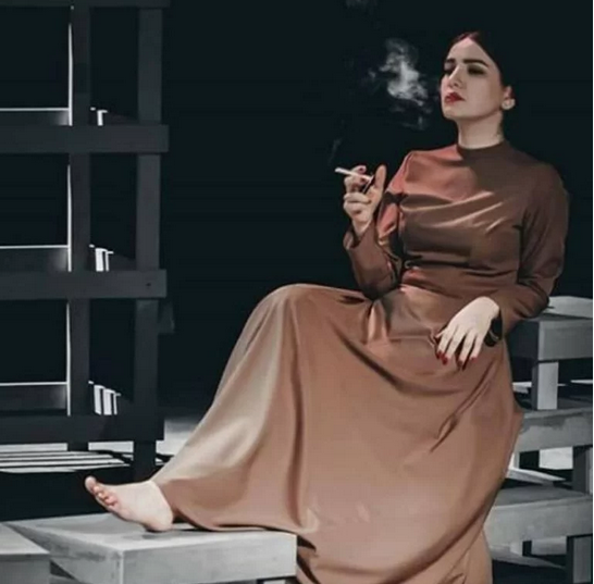 عکسی از اقدام زشت متین ستوده با پای برهنه ! عکسی از اقدام زشت متین ستوده با پای برهنه !