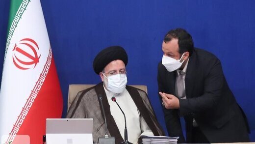 خاندوزی سیاست ارزی دولت را زیر سئوال برد/ تصمیم تثبیت نرخ ارز را چه کسانی اعلام کردند؟ خاندوزی سیاست ارزی دولت را زیر سئوال برد/ تصمیم تثبیت نرخ ارز را چه کسانی اعلام کردند؟