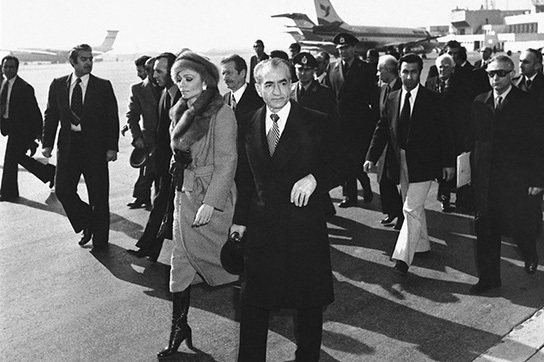 آخرین روزِ محمدرضا پهلوی و فرح در ایران، این شکلی بود