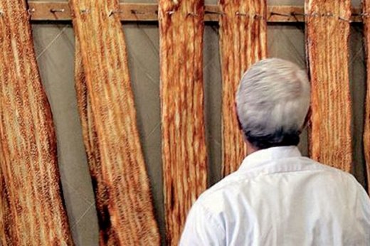 نان، حتی در دوران جنگ تحمیلی هم گران نشد/ آیا دولتمردان مطمئن هستند درصدد گذاشتن پوست خربزه به زیر پای دولت نیستند؟ نان، حتی در دوران جنگ تحمیلی هم گران نشد/ آیا دولتمردان مطمئن هستند درصدد گذاشتن پوست خربزه به زیر پای دولت نیستند؟