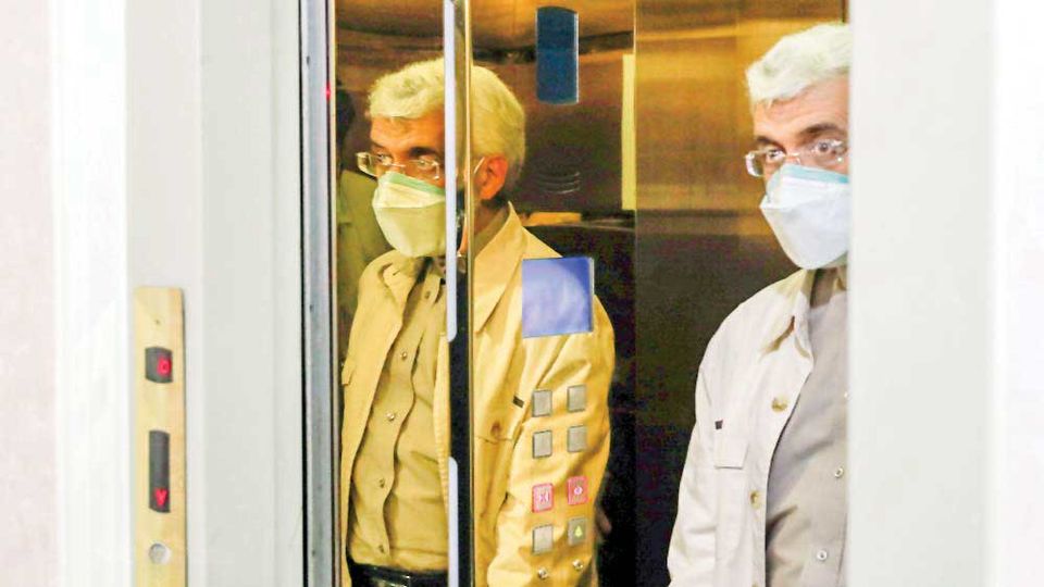 جلیلی از سایه بیرون آمد جلیلی از سایه بیرون آمد