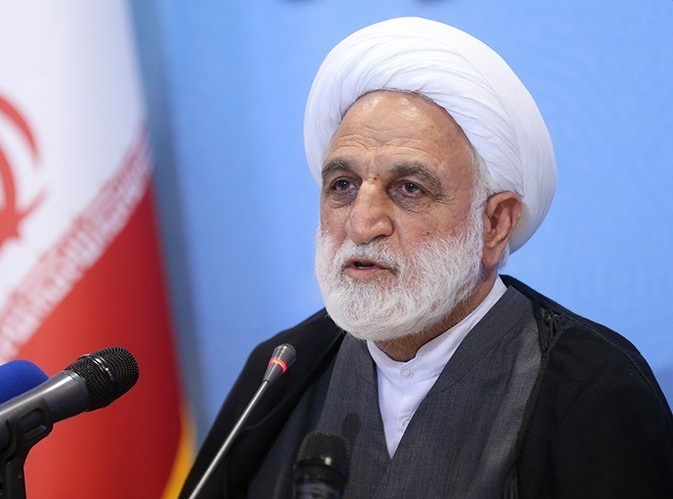 رئیس قوه قضاییه: مسئولان و غیرمسئولان مکرر میگویند گرانیها به خاطر دلالان، مفسدان و سودجویان است؛ این حرفها کلی است؛ اگر این افراد را میشناسند، معرفی کنند رئیس قوه قضاییه: مسئولان و غیرمسئولان مکرر میگویند گرانیها به خاطر دلالان، مفسدان و سودجویان است؛ این حرفها کلی است؛ اگر این افراد را میشناسند، معرفی کنند