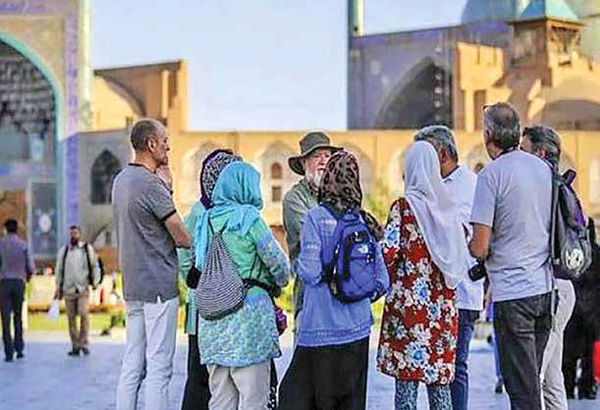 دیدار ایرانیان مهاجر با خانوادهها در کشور ثالث! دیدار ایرانیان مهاجر با خانوادهها در کشور ثالث!