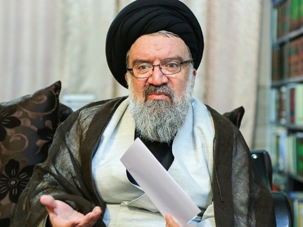 احمد خاتمی: اینکه گفتم «اکثر بی حجابها از خانوادههای دزدها هستند»، ناخواسته بود احمد خاتمی: اینکه گفتم «اکثر بی حجابها از خانوادههای دزدها هستند»، ناخواسته بود