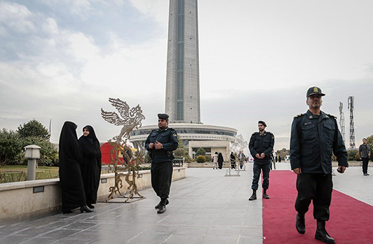 گشت ارشاد برای سلبریتیها؟ اما با ما از گرانی بگو گشت ارشاد برای سلبریتیها؟ اما با ما از گرانی بگو