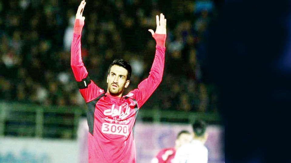 حسین ماهینی پشت پنجره بسته حسین ماهینی پشت پنجره بسته