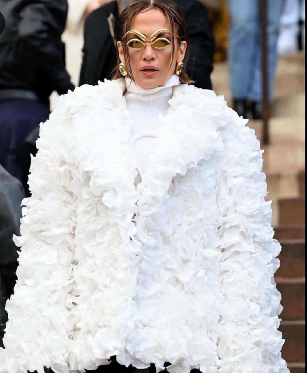 جنجال عینک عجیب جنیفر لوپز در هفته مد پاریس/ عکس