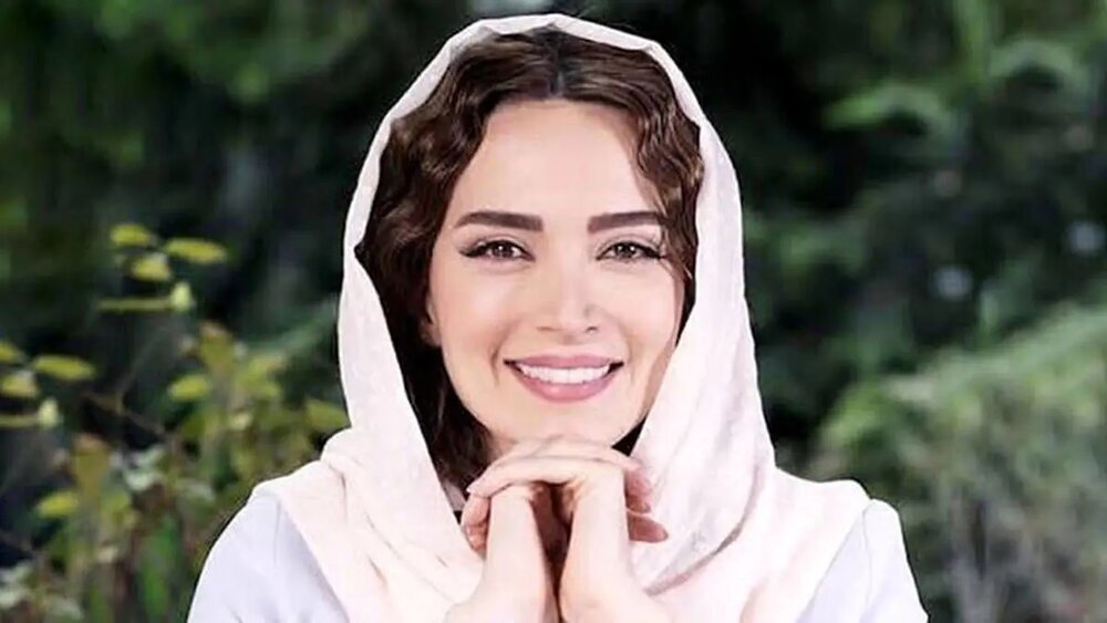 لباس چسبان بهنوش طباطبایی در باشگاه ورزشی + عکس