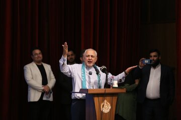 ظریف: کارت هدیه های ۳۰۰ هزار تومانی پول کدام کاسب تحریم است؟ /اگر رأی ندادیم و جلیلی به پاستور رفت، بعدا نباید گلایه ای داشته باشیم ظریف: کارت هدیه های ۳۰۰ هزار تومانی پول کدام کاسب تحریم است؟ /اگر رأی ندادیم و جلیلی به پاستور رفت، بعدا نباید گلایه ای داشته باشیم