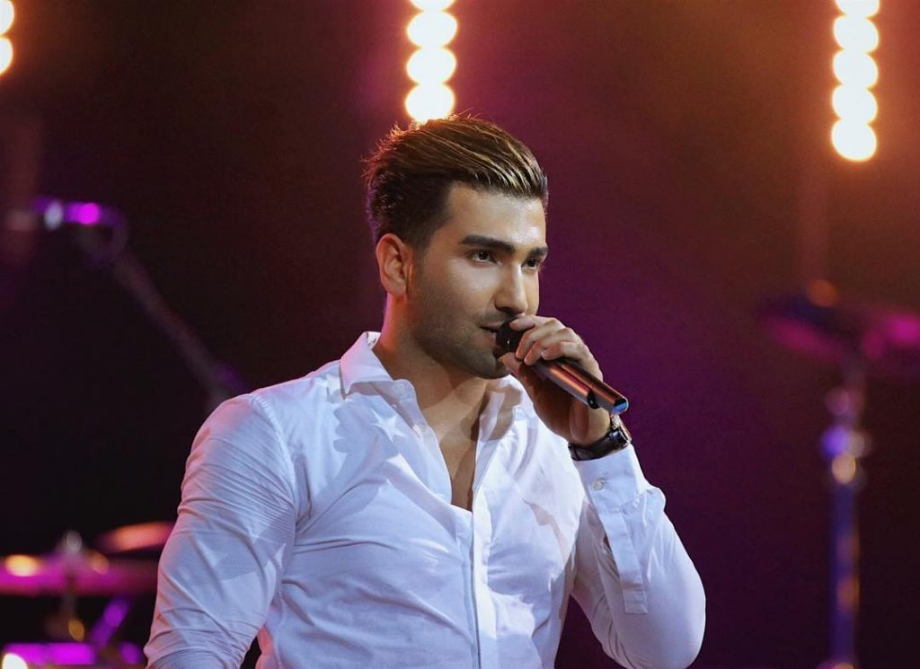 خواننده مشهور آن‌ورِ آبی راه تتلو را در پیش گرفت