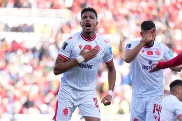 ستاره پرسپولیس با اشرف حکیمی همتیمی شد ستاره پرسپولیس با اشرف حکیمی همتیمی شد