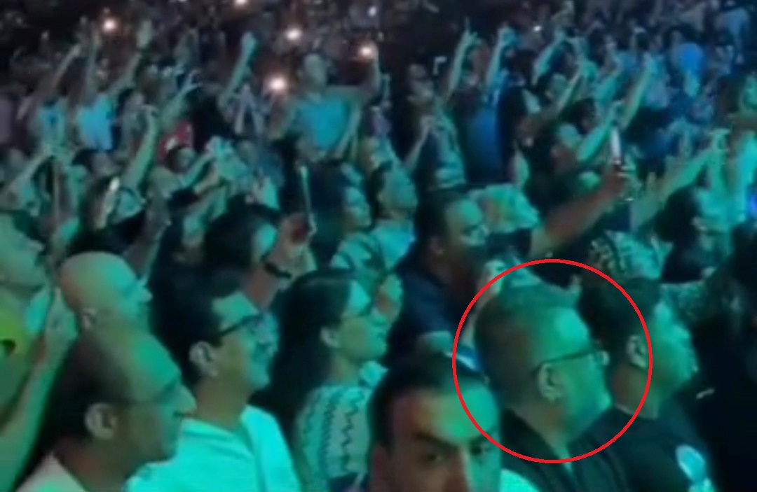 عکس جنجالی از رشیدپور در کنسرت خواننده آنورِ آبی