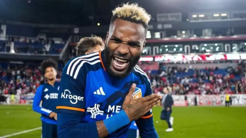 پرسپولیس با جانشین قلیزاده وارد مذاکره شد