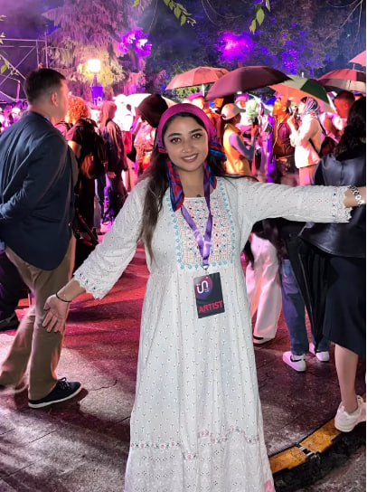 عکس‌های تازه لیانا شریفیان، دختر نوازنده ایرانی