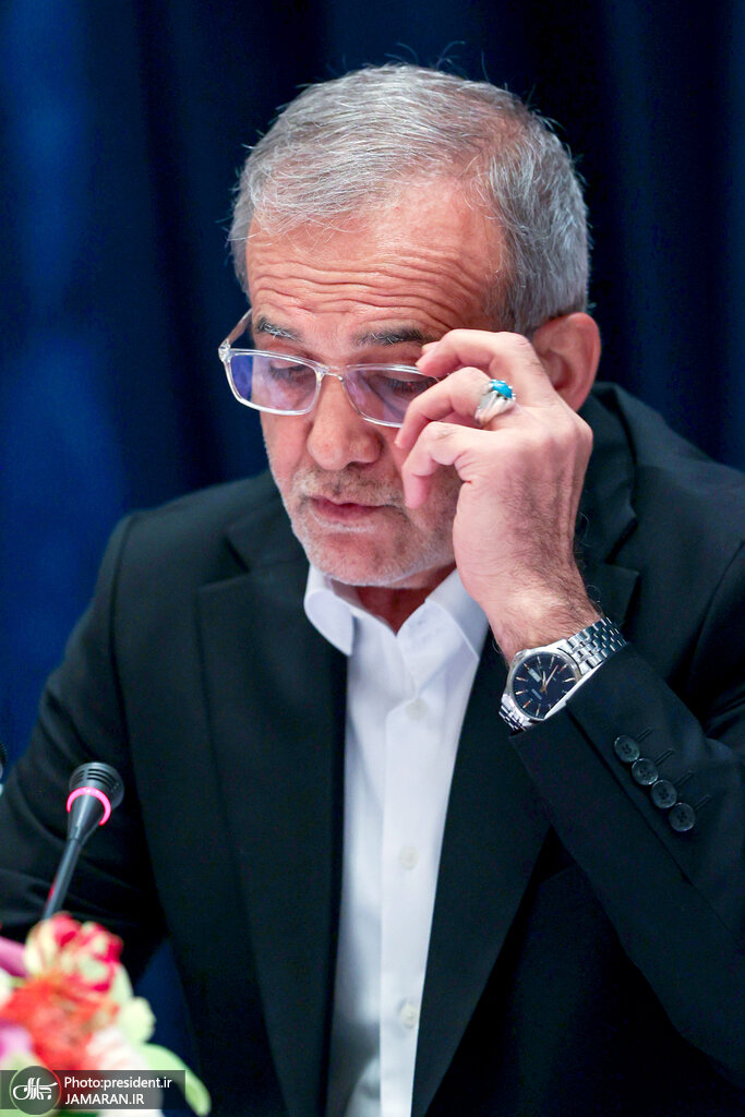 تصاویری از ژستهای پزشکیان در جمع رسانههای آمریکایی