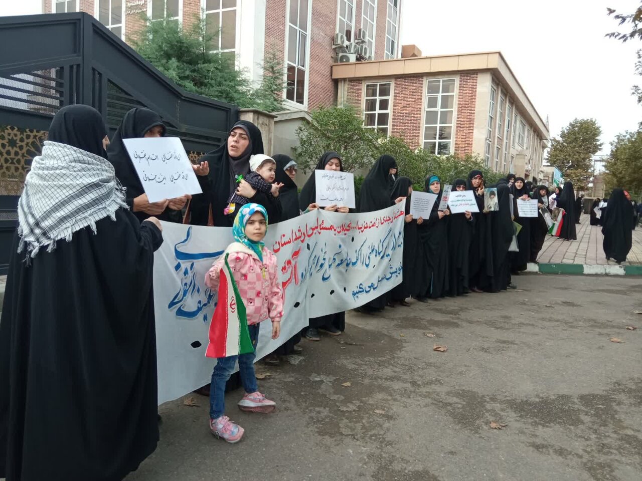 توقف اجرای قانون حجاب؛ پزشکیان چه کار میتواند بکند؟/ «مساله اصلی این قانون تضعیف همبستگی و وحدت ملی است»