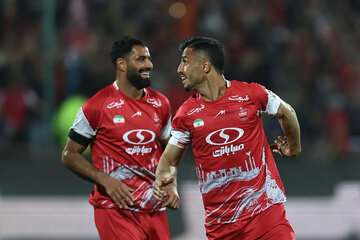 جنگ داخلی در پرسپولیس؟