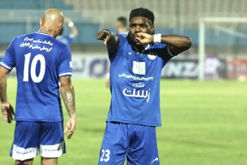 تماس کارتال ستاره لیگ برتر را پرسپولیسی کرد! تماس کارتال ستاره لیگ برتر را پرسپولیسی کرد!