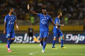 هافبک استقلال جایگزین نوراللهی در پرسپولیس؟/ بمب فصل در اردوی رقیب می‌ترکد!