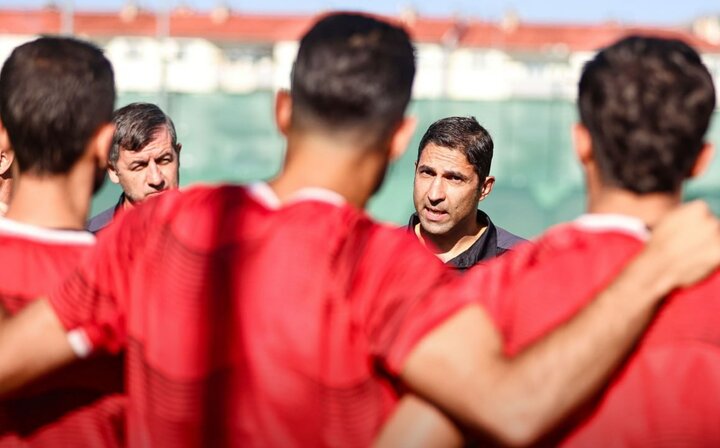 نارضایتی بازیکنان پرسپولیس از سبک بازی وحید هاشمیان! نارضایتی بازیکنان پرسپولیس از سبک بازی وحید هاشمیان!