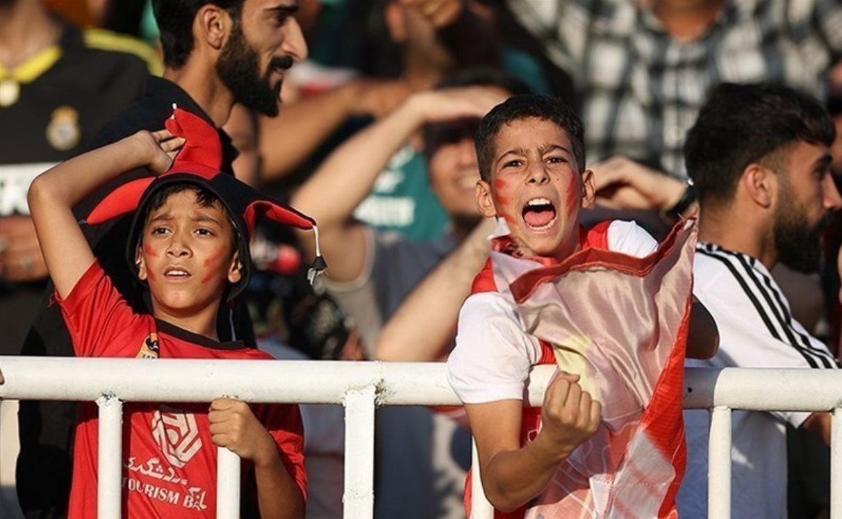 اعتراض هواداران پرسپولیس مسیر حرکت اتوبوس پرسپولیس را تغییر داد