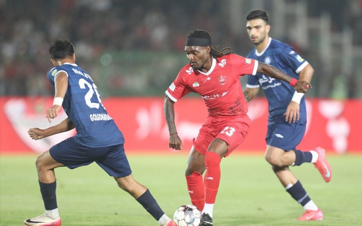 هاشمیان علیه مهاجم خارجی؛ ستاره نقل و انتقالات در آستانه حذف از ترکیب