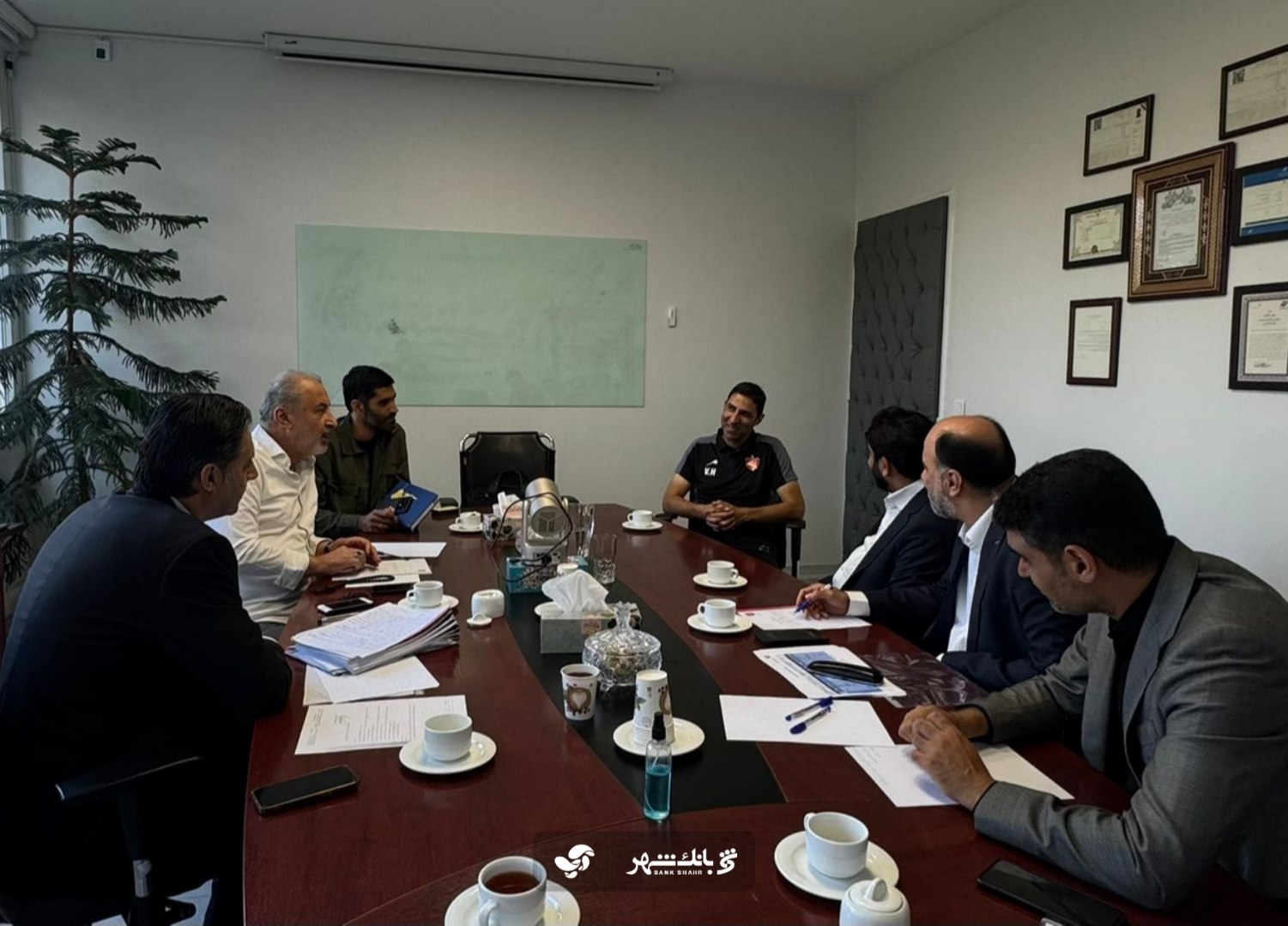 اعتماد به هلیکوپتر؛ هیئت‌ مدیره پرسپولیس از هاشمیان حمایت کرد