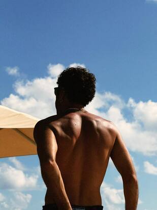 نوید محمدزاده در سفر