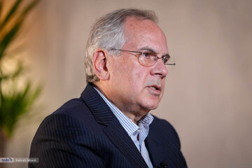 انتقاد روزنامه اطلاعات از محمود سریع القلم: این دیدگاه زاییده اقتصاد رقابتی است که خواهان سقوط دهک های جامعه به سمت طبقات پایین تر است انتقاد روزنامه اطلاعات از محمود سریع القلم: این دیدگاه زاییده اقتصاد رقابتی است که خواهان سقوط دهک های جامعه به سمت طبقات پایین تر است