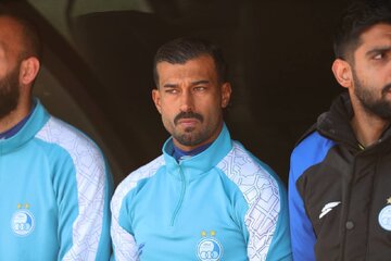 پشت پرده عصبانیت و اخراج رضاییان از استقلال / به خاطر یک بغل ساده!