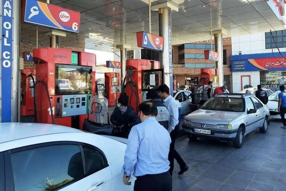 صداوسیما: فعلا سهمیۀ خودروهای نوشماره و دوگانه‌سوز حذف نمی‌شود تا اطلاع‌رسانی شود / قرار بود کسانی که بیش از یک خودرو دارند در سامانه خوداظهاری بگویند کدام کارت سوخت را می‌خواهند؛ این طرح هم فعلا اجرایی نمی‌شود